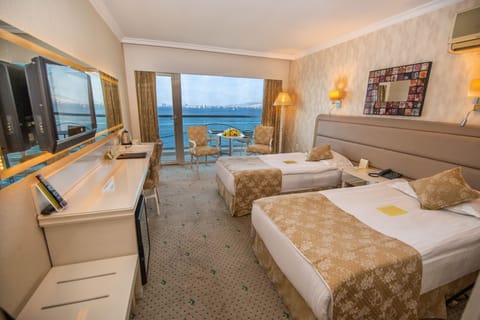 Double Room, Sea View | Premium bedding, minibar, in-room safe, desk