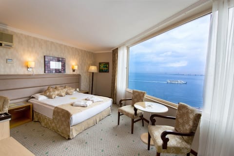 Junior Suite | Premium bedding, minibar, in-room safe, desk