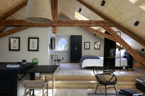 Deluxe Loft, 1 King Bed | Individually decorated, individually furnished, desk, blackout drapes