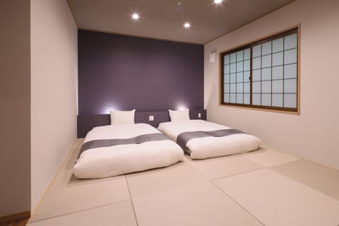 Japanese-Western style room with bath | In-room safe, blackout drapes, bed sheets