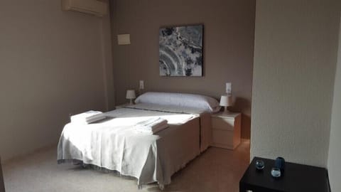 Double Room, 1 Double Bed, Non Smoking | Blackout drapes, free WiFi, bed sheets