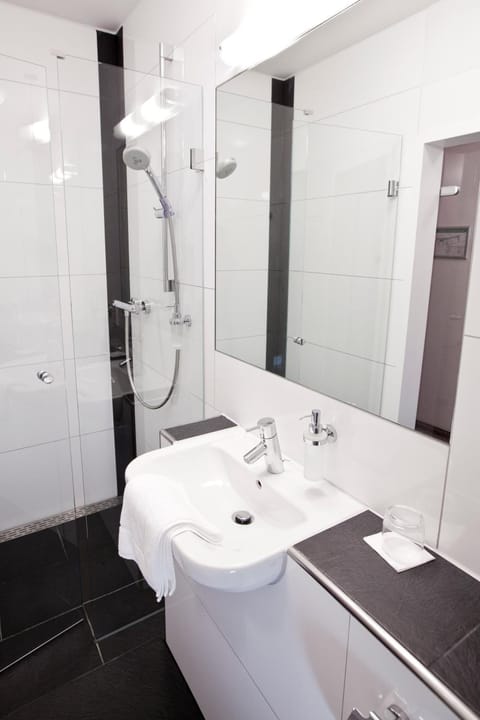 Shower, hair dryer, heated floors, towels