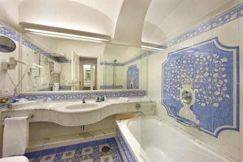 Junior Suite, Balcony, Garden View | Bathroom | Combined shower/tub, free toiletries, hair dryer, bathrobes