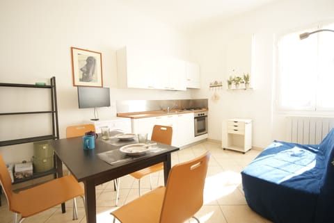 Apartment | Private kitchenette | Fridge, oven, stovetop, cookware/dishes/utensils