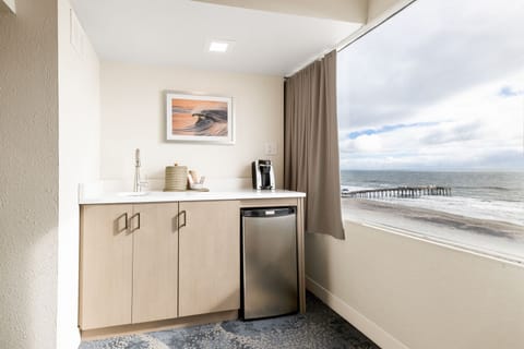 Front Corner 1 King Bed, Ocean View | Premium bedding, in-room safe, iron/ironing board, bed sheets