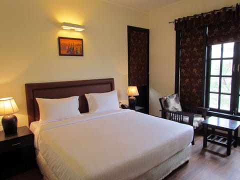 Deluxe Room, Non Smoking | Premium bedding, pillowtop beds, minibar, in-room safe