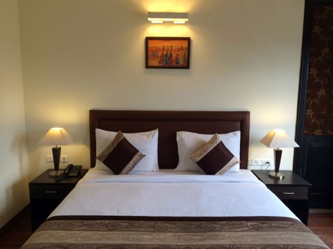 Deluxe Room, Non Smoking | Premium bedding, pillowtop beds, minibar, in-room safe