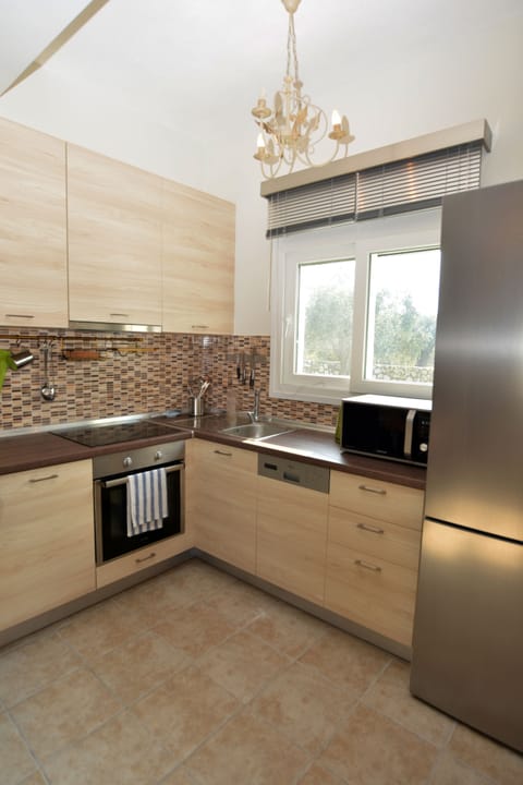 Villa, Partial Sea View | Private kitchen | Full-size fridge, microwave, oven, stovetop