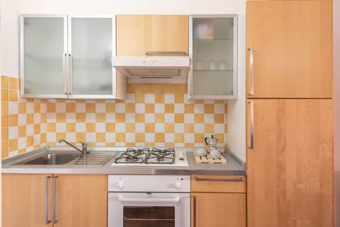 Apartment (4 Pax) | Private kitchen | Full-size fridge, oven, stovetop, electric kettle