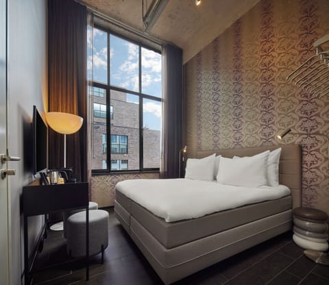 Matchbox | In-room safe, individually decorated, individually furnished, desk