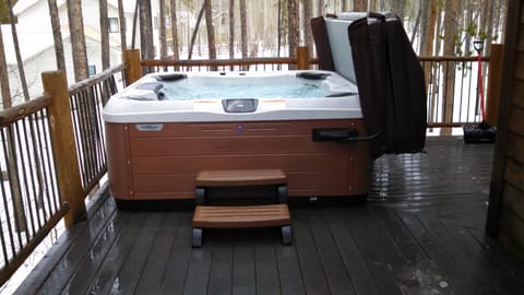 8 person Hot Tub with views of Continental Divide