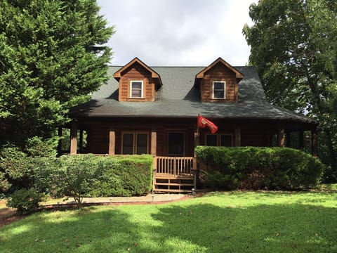 Silver Tree Cabin, rear decks with views and 3 sided cover porch for relaxing.