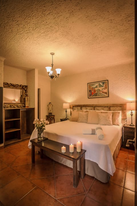 Suite, 1 King Bed, Non Smoking | Down comforters, Select Comfort beds, iron/ironing board, free WiFi