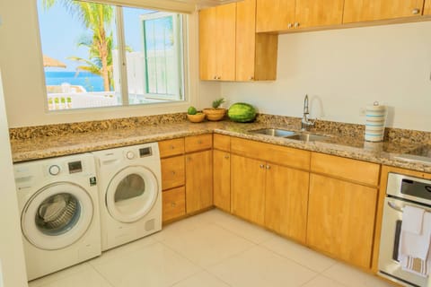 Family Townhome, 2 Bedrooms, Kitchen, Ocean View | Private kitchen | Full-size fridge, microwave, oven, stovetop