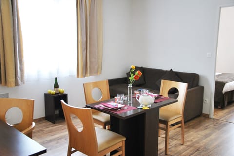 Apartment, 1 Bedroom | In-room dining