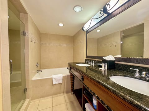 Executive Suite, 1 Bedroom, Balcony, River View | Bathroom | Hair dryer, slippers, towels, soap