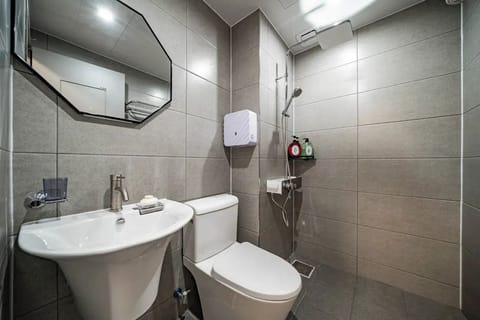 Standard Room | Bathroom | Free toiletries, hair dryer, bathrobes, slippers