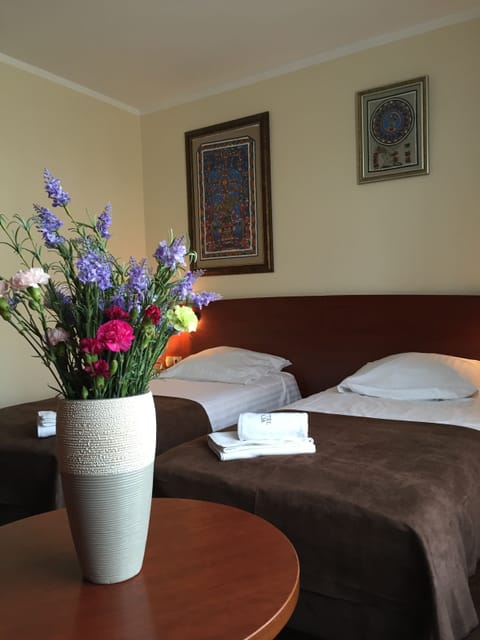 Double Room, 2 Twin Beds | Premium bedding, individually decorated, soundproofing, free WiFi