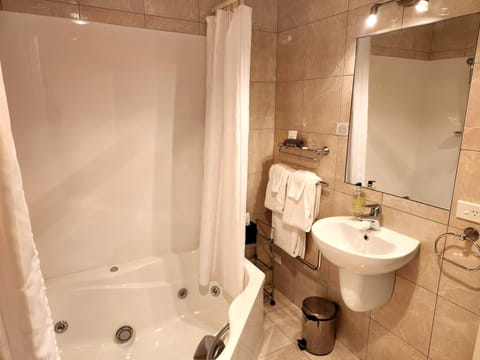 Studio, Jetted Tub | Bathroom | Hair dryer, towels, soap, shampoo