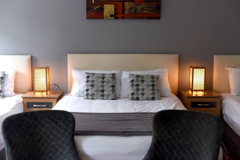 Family Room, Ensuite | Desk, iron/ironing board, free WiFi