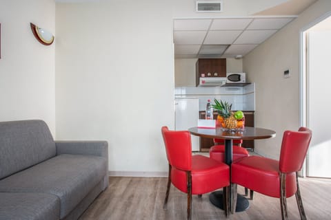 Apartment, 1 Bedroom | Private kitchenette | Fridge, microwave, stovetop, dishwasher