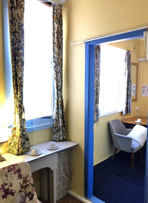 Quadruple Room | Premium bedding, desk, iron/ironing board, free WiFi