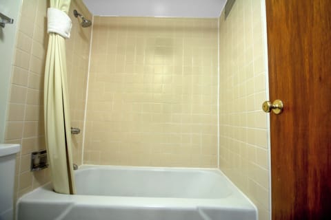 Room, 2 Queen Beds, Non Smoking | Bathroom | Combined shower/tub, deep soaking tub, free toiletries, hair dryer