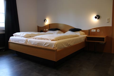 Basic Room | Desk, blackout drapes, free WiFi, bed sheets