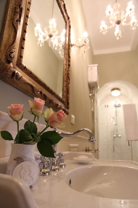 Luxury Suite | Bathroom | Hair dryer, slippers, bidet, towels