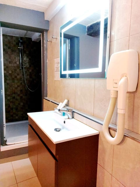 Room (Large (DINGLI) | Bathroom | Free toiletries, hair dryer, slippers, towels