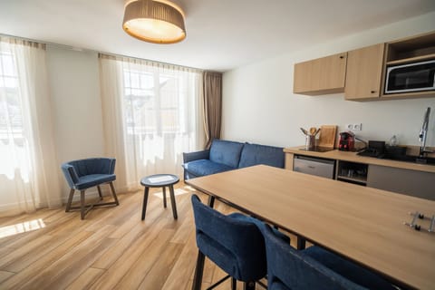 Appartement T2 vue mer Double | Living area | Flat-screen TV