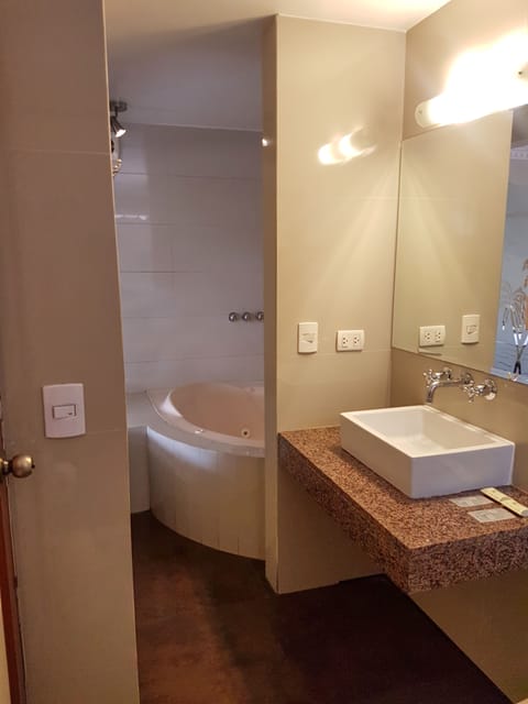 Suite, Jetted Tub | Bathroom | Shower, free toiletries, towels