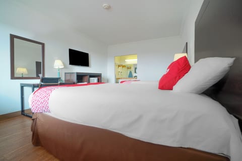 Room, 2 Queen Beds | Desk, iron/ironing board, free WiFi