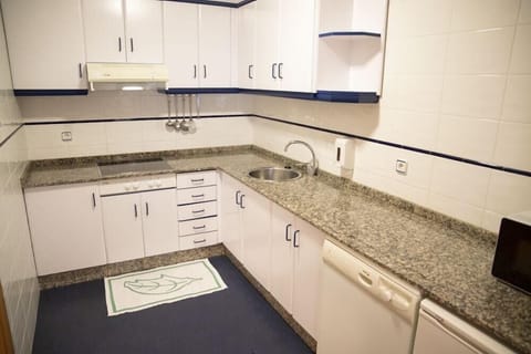 Economy Apartment, 1 Bedroom | Private kitchen | Mini-fridge, microwave, stovetop, dishwasher