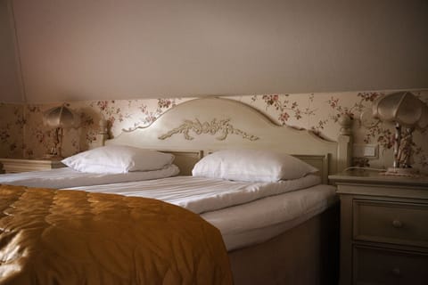 Superior Double Room | Individually decorated, desk, iron/ironing board, free WiFi