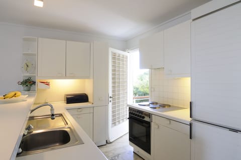Kitchen area.Fully equipped w/kitchen,oven,fridge,freezer,washer,dishwasher etc