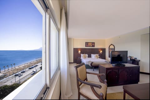 Junior Suite, 1 King Bed, Sea Facing | Hypo-allergenic bedding, minibar, in-room safe, blackout drapes