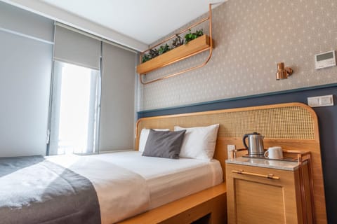 Standard Room | Desk, soundproofing, free WiFi, bed sheets