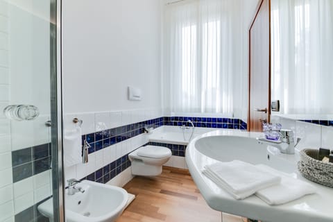 Single Room, Private Bathroom (Giuggiolo) | Bathroom | Free toiletries, hair dryer, bathrobes, slippers