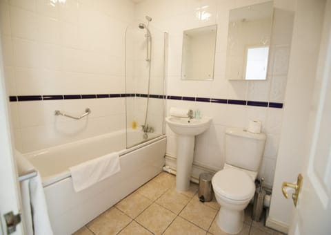 Basic Apartment, 1 Bedroom | Bathroom | Combined shower/tub, free toiletries, hair dryer, towels