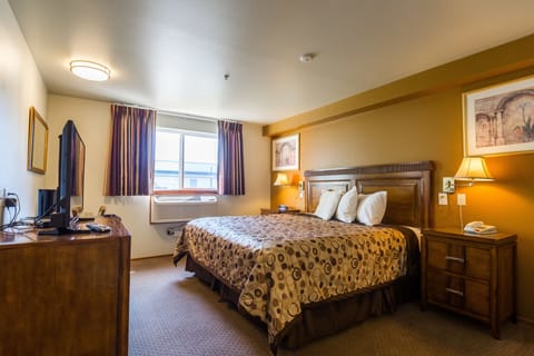 Standard Room, 1 King Bed | Soundproofing, free WiFi, bed sheets