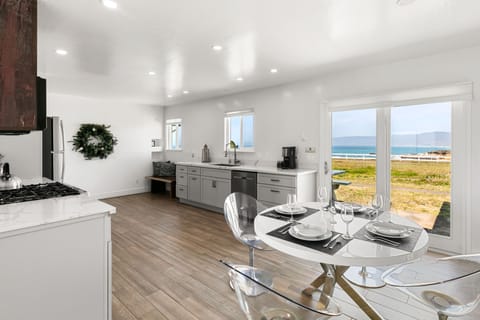 Premier House, 2 Bedrooms, Patio, Ocean View (Pet Friendly) | Dining room