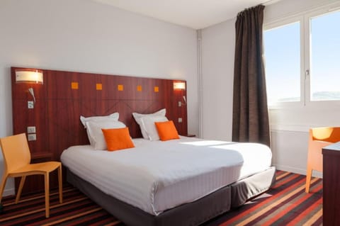 Premium Double Room | In-room safe, desk, blackout drapes, soundproofing