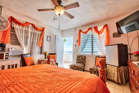 Panoramic Studio, 1 Queen Bed, Non Smoking, Oceanfront | Living area | 40-inch flat-screen TV with cable channels, TV