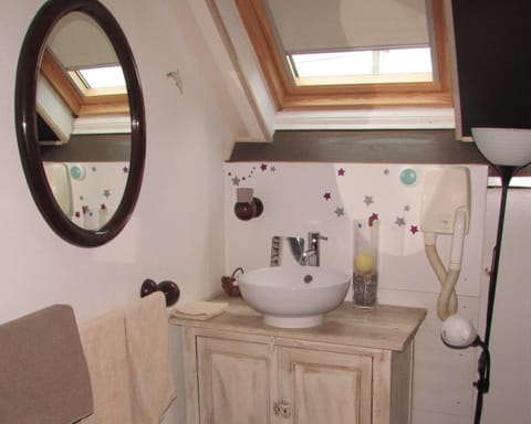 Shower, free toiletries, hair dryer, towels