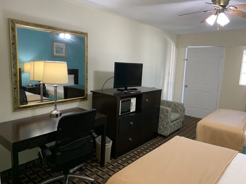 Basic Room, 2 Queen Beds, Non Smoking | Room amenity