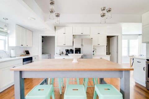 Spacious kitchen with eat in island for six