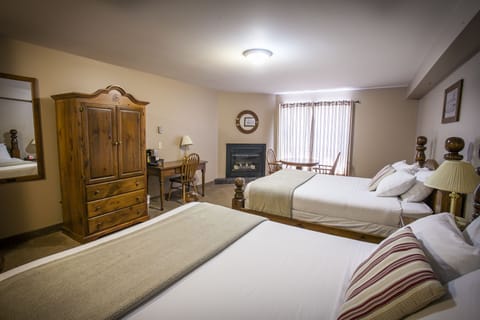 Standard Room, 2 Queen Beds, Lake View | Free WiFi, bed sheets