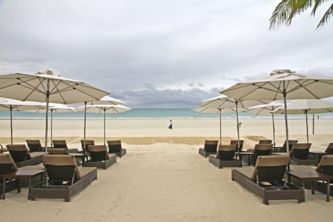 On the beach, white sand, sun loungers, beach towels