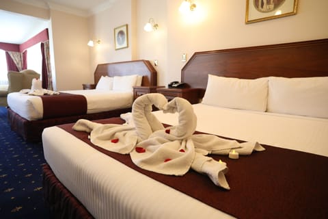 Royal Spa Suite | Desk, free WiFi, bed sheets